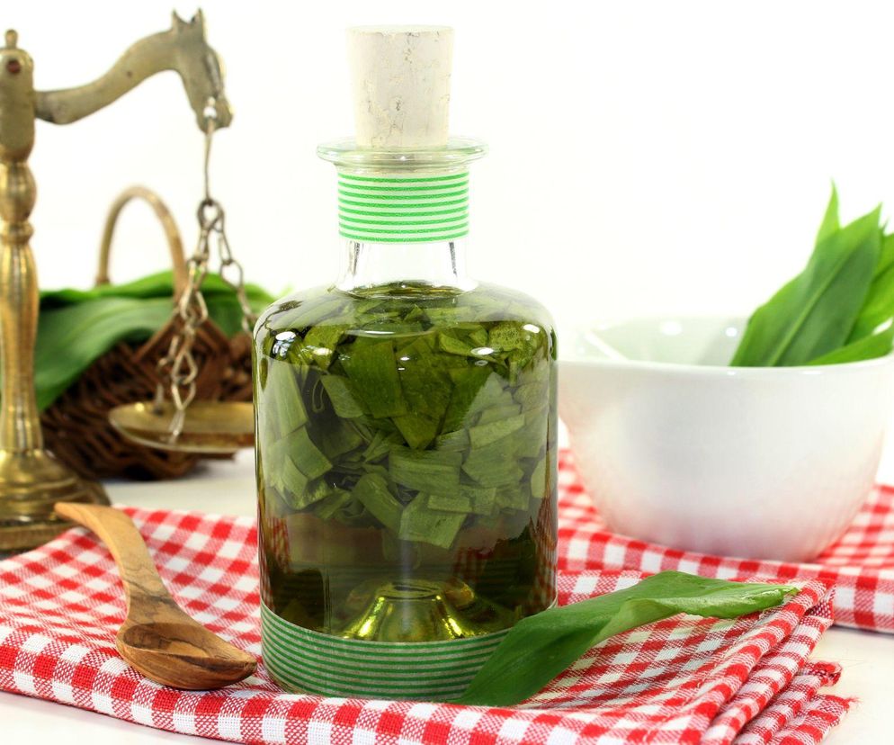 Nalewka z czosnku niedźwiedziego – zielona moc prosto z natury