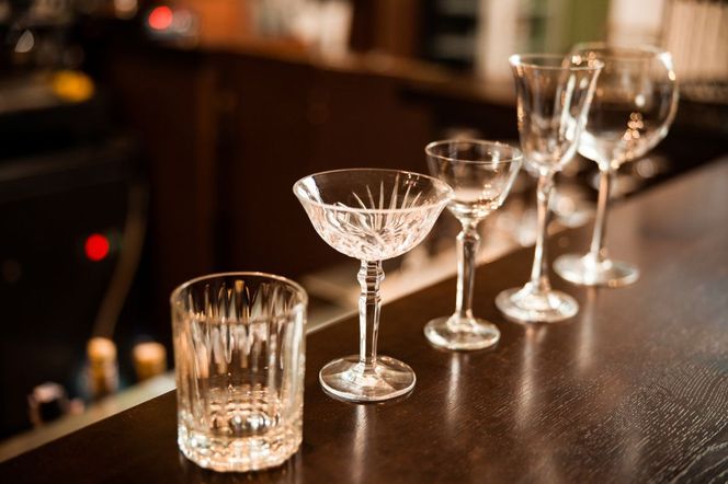 Jakie kieliszki na świąteczny stół? Postaw na wyroby polskich hut szkła