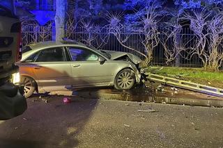 Betonowy słup pękł jak zapałka. Dramatyczny wypadek w Brwinowie, kierowca pijany