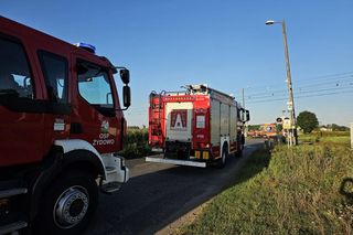 Tragedia na przejeździe kolejowym pod Gnieznem. Nie żyje kierowca osobówki!