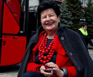  Joanna Senyszyn w czerwonych koralach  