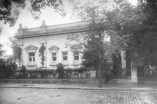 Tak wyglądały bydgoskie szkoły ponad 100 lat temu. Na archiwalnych zdjęciach widać uczniów uczących się pisać na maszynach, szkolne gabinety lekarskie