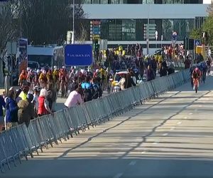 Kosmiczne zamieszanie podczas wyścigu kolarskiego. To mogło skończyć się wielką tragedią