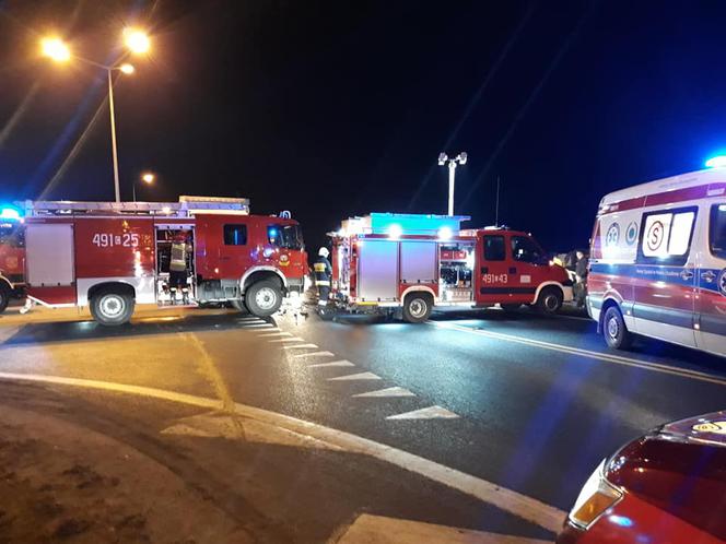 Wypadek na obwodnicy Nakła. Tir zderzył się z osobówką! GIGANTYCZNE utrudnienia
