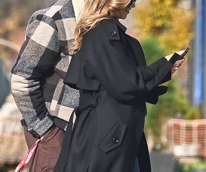 Agnieszka Kaczorowska siedzi i pachnie, a Rogacewicz wynosi śmieci i je kanapke poza autem... Fajna para?