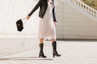 Najmodniejsze stylizacje z długimi kozakami w roli głównej