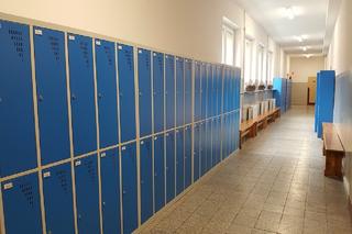 Nauczyciele zyskali, sprzątaczki i konserwatorzy stracili?