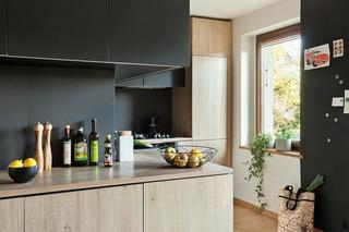 Kuchnia czarna z drewnem