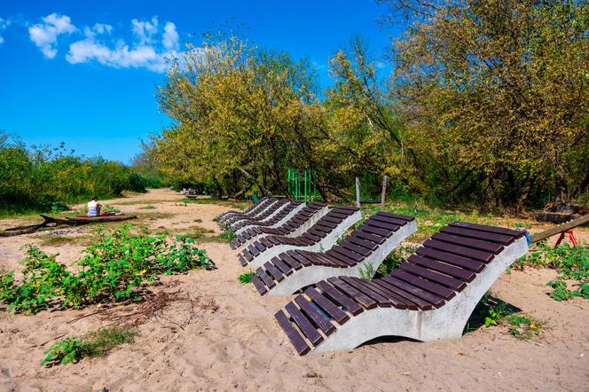 Plaża przy Moście Północnym – siedziska