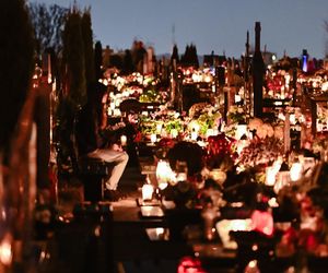 1 listopada na Cmentarzu Łostowickim w Gdańsku. Tak wygląda w dniu Wszystkich Świętych