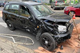 Pijany staranował barierki przy przystanku tramwajowym. O krok od tragedii w Warszawie