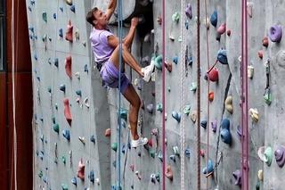 Mateusz Jędraś zastąpił Marka Sierockiego. Młody prezenter ma za sobą debiut w Teleexpressie