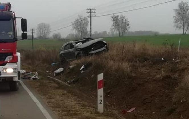 Jasionówka: Audi uderzyło w przepust drogowy. 2 osoby ranne