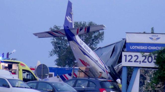 Chrcynno: Katastrofa lotnicza, samolot spadł na hangar. 5 osób nie żyje, wśród rannych dziecko