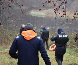 Znaleziono ciało kobiety. Nie wiadomo kim jest i kto zabił. Śledczy rozpoczynają ponowne śledztwo 