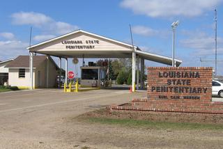 Czekając na wyrok (na zdjęciu wejście do Louisiana State Penitentiary, gdzie kręcono część zdjęć)