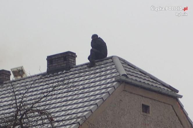 Mężczyzna na dachu z Rybnika