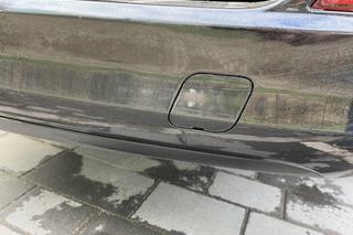 Pod zaślepką znajduje się gwint do ucha holowniczego 