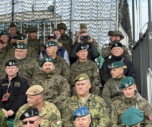 „Żelazna brama-25” w Orzyszu. Szef MON, Władysław Kosiniak-Kamysz obserwuje ćwiczenia wojskowe