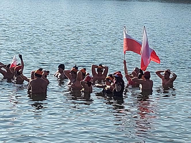 Święto Niepodległości w starachowickim Klubie Morsów "Wektor"