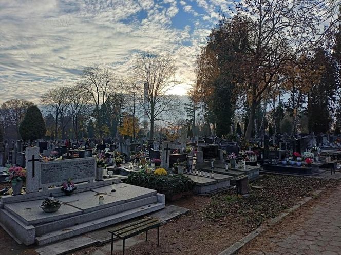 Cmentarz Zarzew 1 listopada