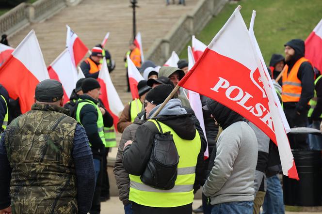Protest rolników 20 marca w Lublinie. Przeszli ulicami miasta pod LUW