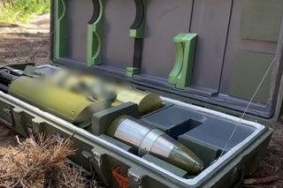 Pocisk Krasnopol-M w skrzyni transportowej