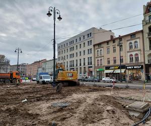 Plac Wolności to ciągle plac budowy. Przed kościołem mają być jak najlepsze warunki do handlu kwiatami [WIZUALIZACJE, ZDJĘCIA]