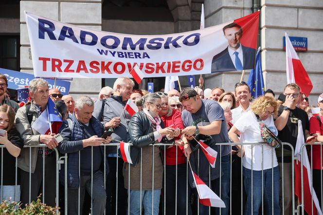 Dwa marsze w Warszawie. Wyborcy zgromadzili się w stolicy