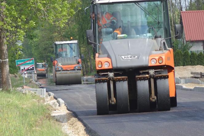 Prace na drodze Nowy Świat – Ludwików: Droga równa jak stół! Kiedy kierowcy nią przejadą? 