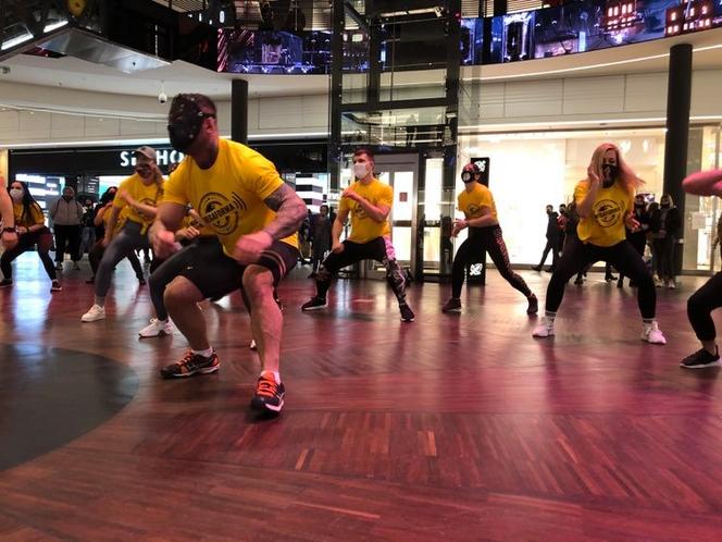 Flashmob w Manufakturze. Trenerzy z Łodzi chcą ratować branżę fitness