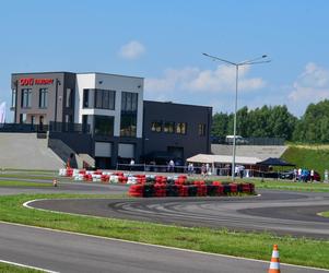Ośrodek Doskonalenia Techniki Jazdy w Wasilkowie już otwarty! Jak wygląda tor do ćwiczenia jazdy? [ZDJĘCIA]