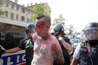 Anglia - Rosja: Uliczne BIJATYKI w Marsylii! Kibice walczą nawet z policją! [WIDEO]