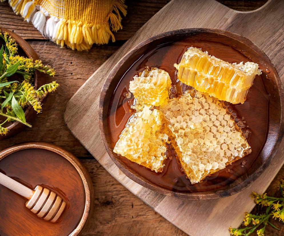 Miód z nawłoci - zalety miodu nawłociowego