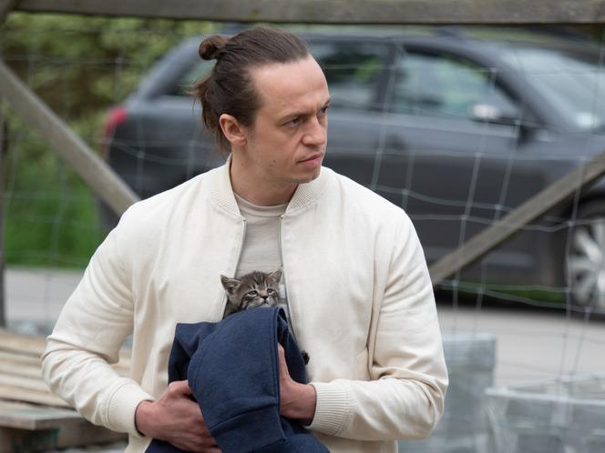 Na Wspólnej odc. 3326 - opis, streszczenie: Chory na nowotwór Emil postanawia zamrozić swoje nasienie