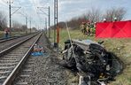 Tragedia na torach! Dwie ofiary śmiertelne po zderzeniu pociągu z autem