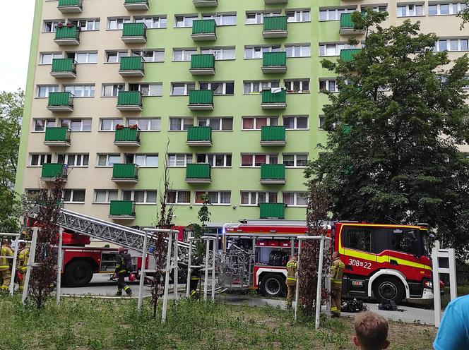 Rozpacz strażaka po tragicznym pożarze bloku. Nic więcej nie mógł zrobić