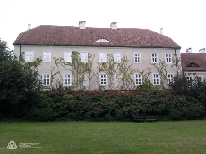 Ten pałac ma ponad 400 lat! Wyjątkowe miejsce na mapie woj. warmińsko-mazurskim