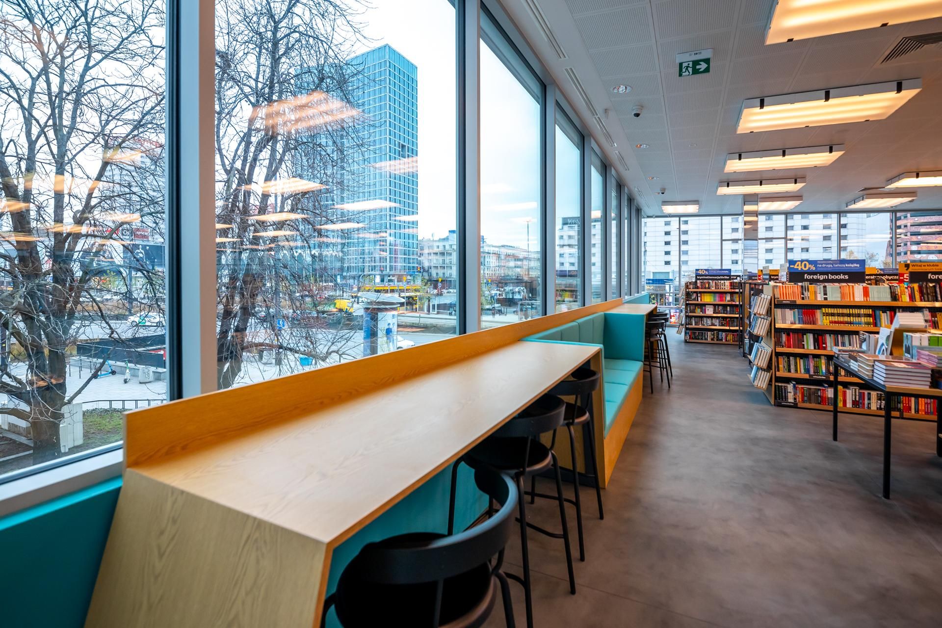 Wnętrza odnowionej "Cepelii" w Warszawie