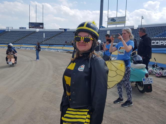 Osy kręciły kółka na stadionie żużlowym w Lesznie. Ogólnopolski zlot skuterów Osa Osieczna-Leszno 