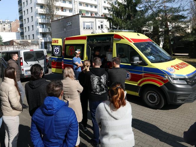 Odpowiedź na bandyckie ataki na ratowników medycznych w Warszawie. Przeszli ostre szkolenie