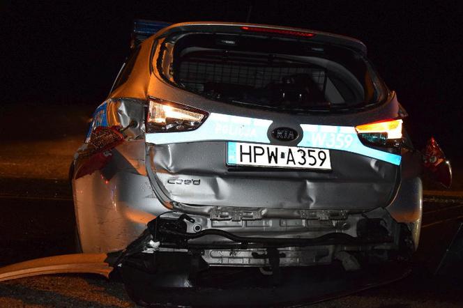 Pijany kierowca staranował ciężarówką kilka aut... i radiowóz!