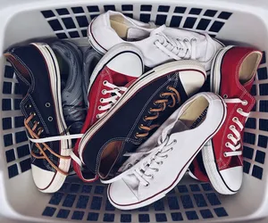 Złodziejka z basenu w Dąbrowie Tarnowskiej zatrzymana przez policję. Interesowały ją tylko... buty