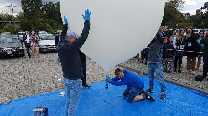 Start balonów stratosferycznych w misję KOSMOS