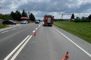 Groźny wypadek w Tymowej. Mężczyzna został kopnięty przez konia