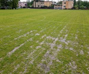 Boisko w Piekarach Śląskich zostało ponownie zalane