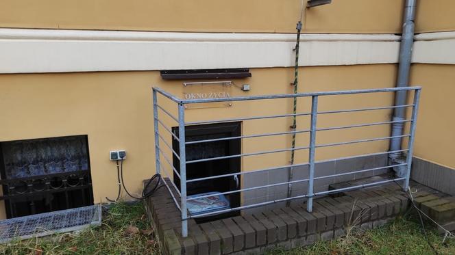 Gliwice. 7-miesięczna dziewczynka w oknie życia. Szybko nie trafi do adopcji