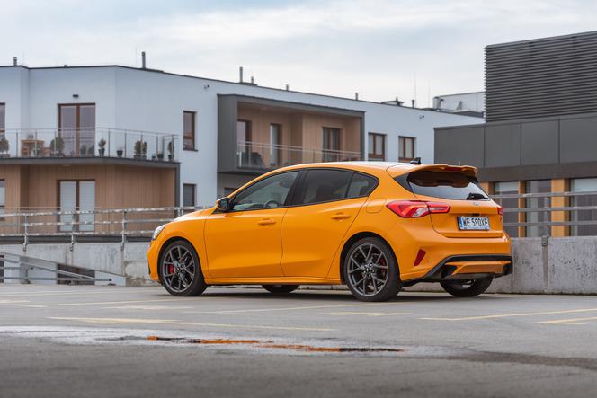 Ma przedni napęd, ale i tak lata bokiem. Ford Focus ST 2.3 EcoBoost 280 KM 6MT - TEST, OPINIA, WIDEO