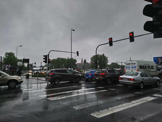 Kraków znów sparaliżowany: zalane ulice i armagedon na drogach
