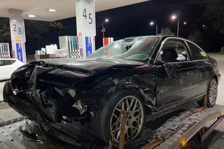 Wypadek na autostradzie A4. Samochód zderzył się z nieoświetloną przyczepką